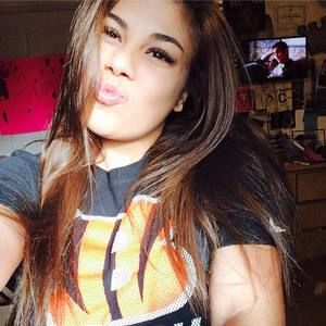 Meet your Posher, Isabelle